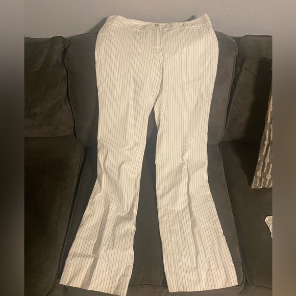 WHBM Women's size 6R white pinstriped pants - Picture 2 of 5